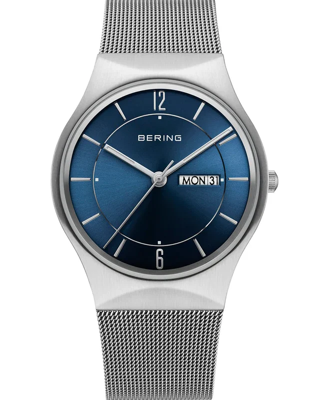Reloj de hombre con esfera azul tornasolada y brazalete plateado BERING