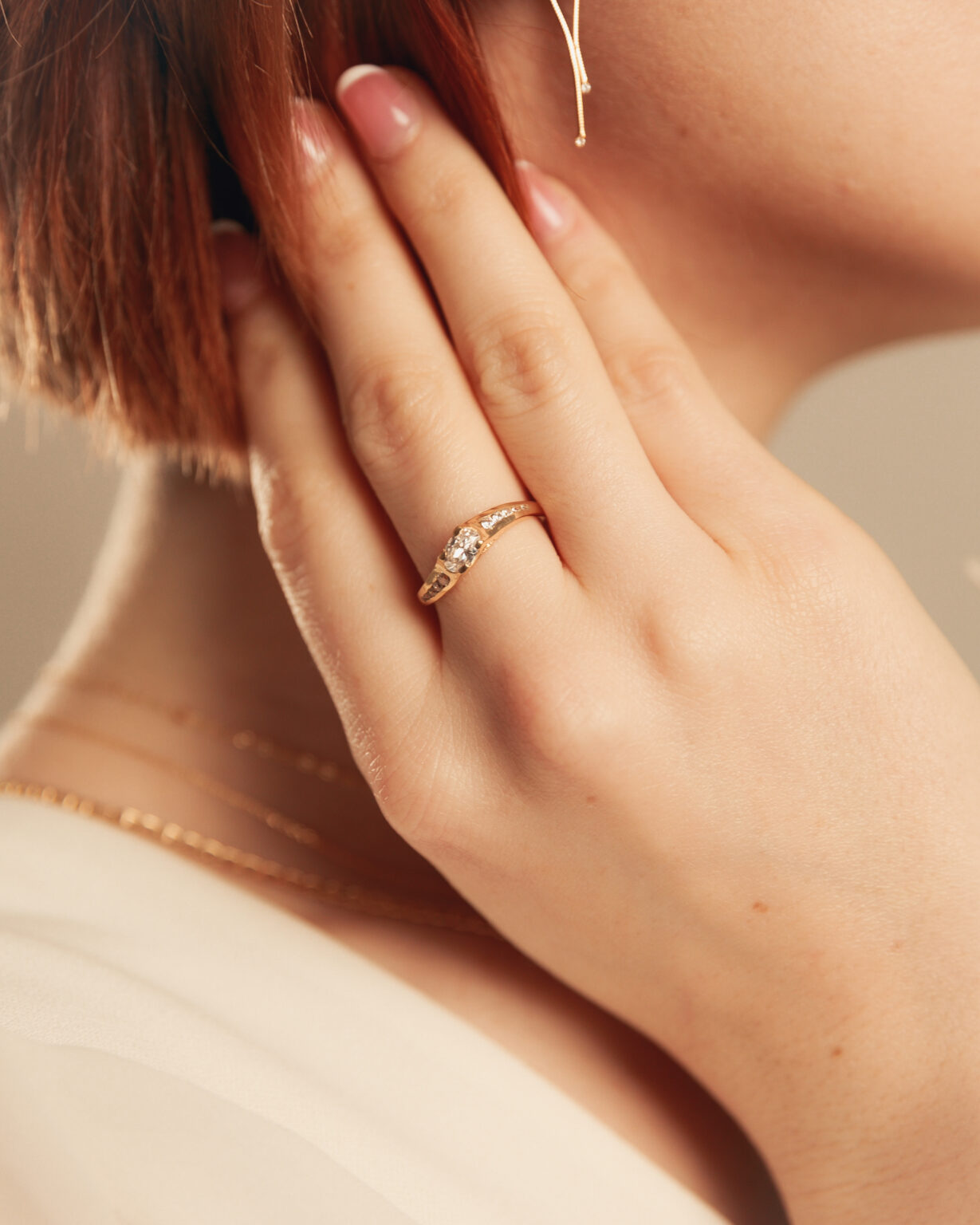 Anillo solitario oro18k girado con circonitas - Imagen 2