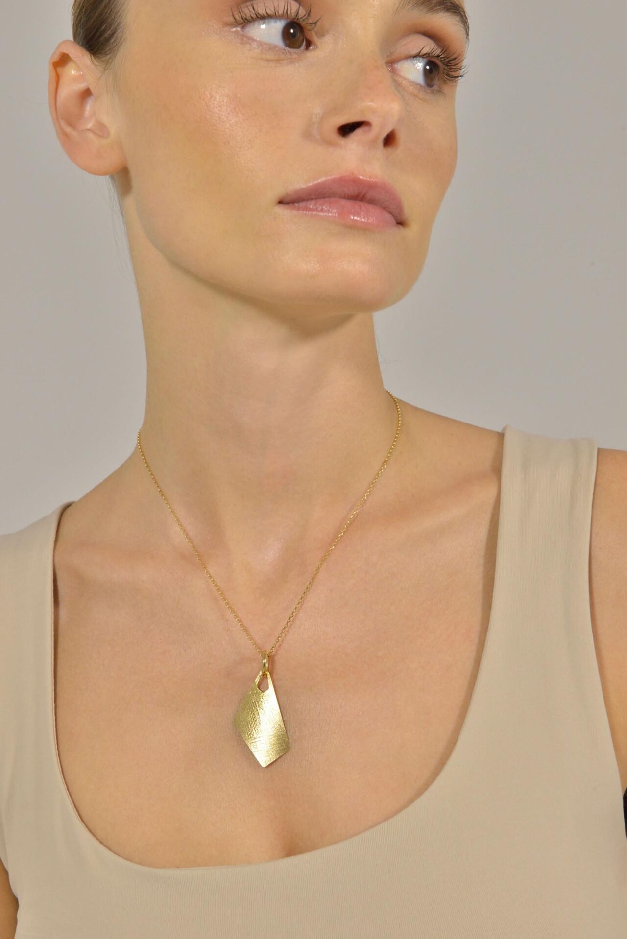 COLLAR PLATA CHAPADO DORADO RECTANGULO DESIGUAL SALVATORE - Imagen 2
